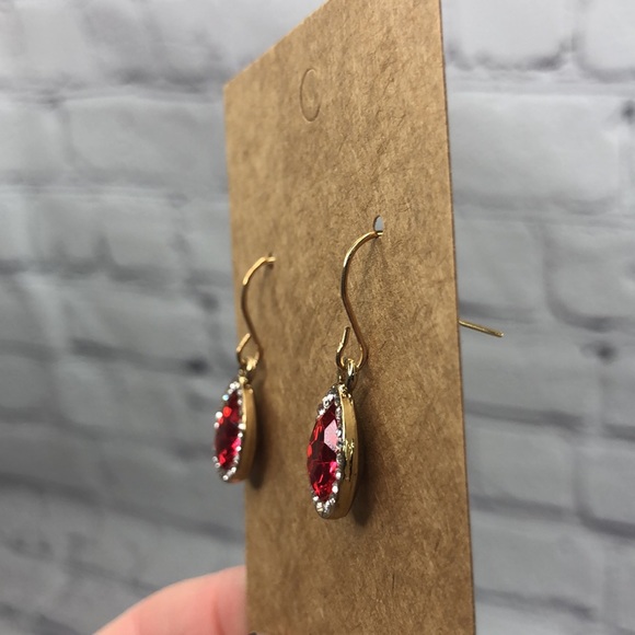 5/$25 Victorian chic gold tone red tear drop sparkly dangle statement earrings - Picture 6 of 9